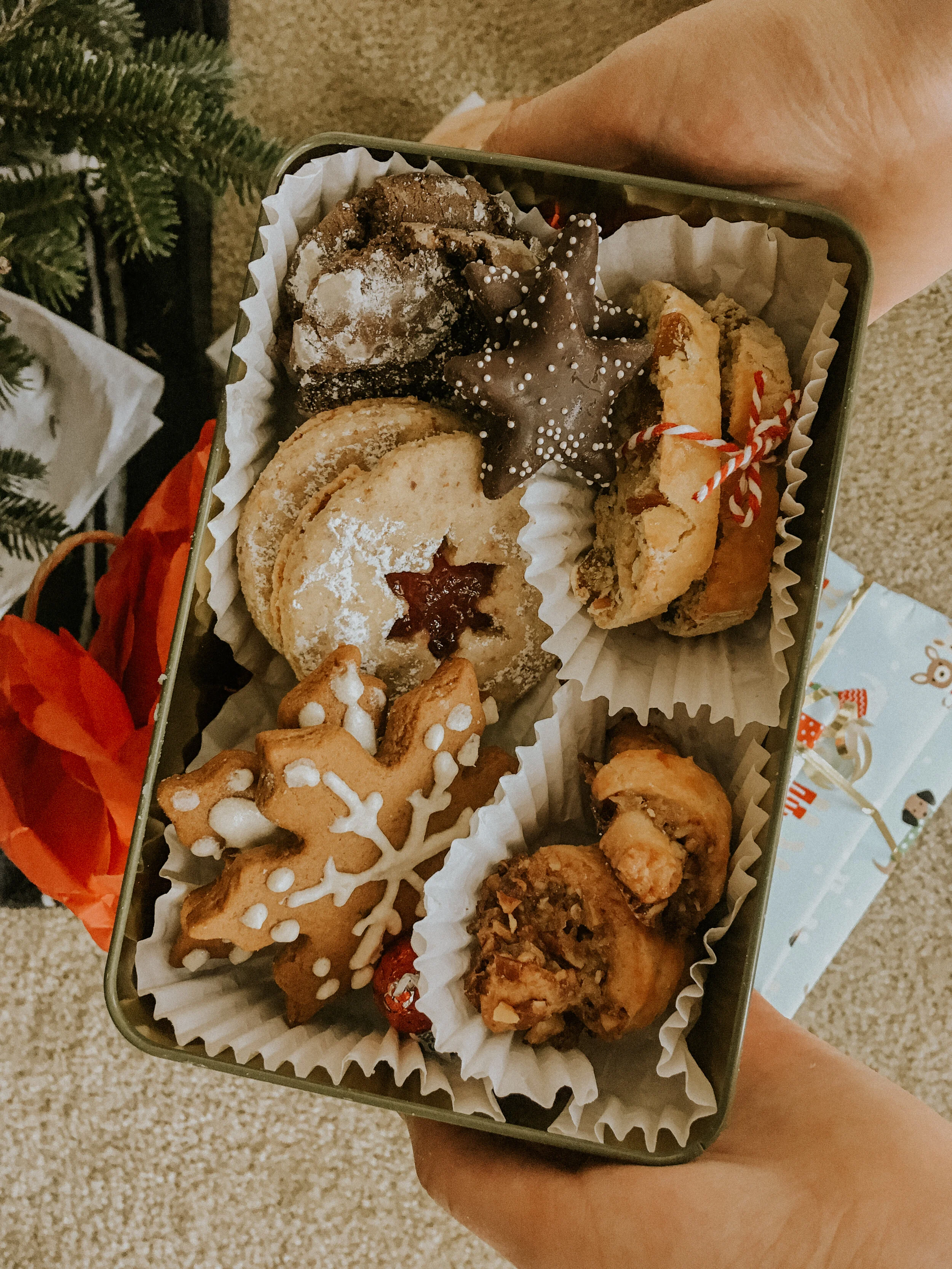 Christmas baking tin online